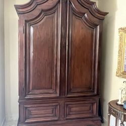 Gorgeous Large High End Wardrobe