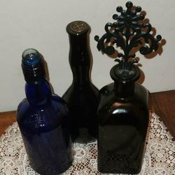 X3 VINTAGE DARK BLACK COBALT BLUE GLASS PERFUME BOTTLE GOTHIC FILIGREE STOPPER SET 