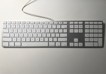 Apple Wired Keyboard A1243 Full Size Numeric Keypad – Very Clean, Tested Working