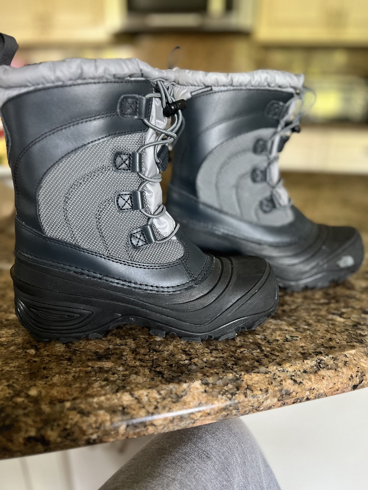 North Face THERMAFELT PLUS Insulated Kids Boots Size 4