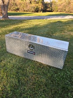 Trailfx aluminum diamond plate toolbox