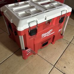 Milwaukee Ice Chest 