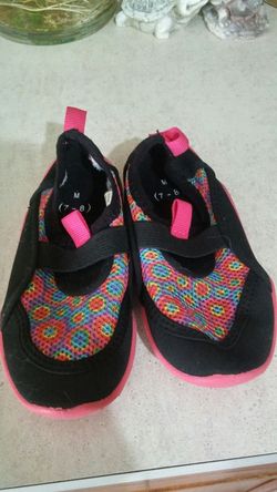 Girls 7-8 size medium water shoes