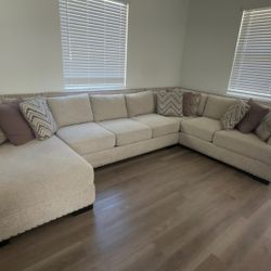 Sectional Couches 