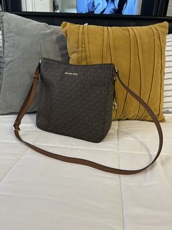 Michael Kors Messenger Bag – Authentic & Gently Used