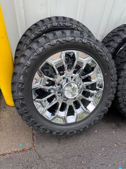 NEW 22 inch Gm style chrome wheels wrapped in 35x12.50r22 atturo MT tires