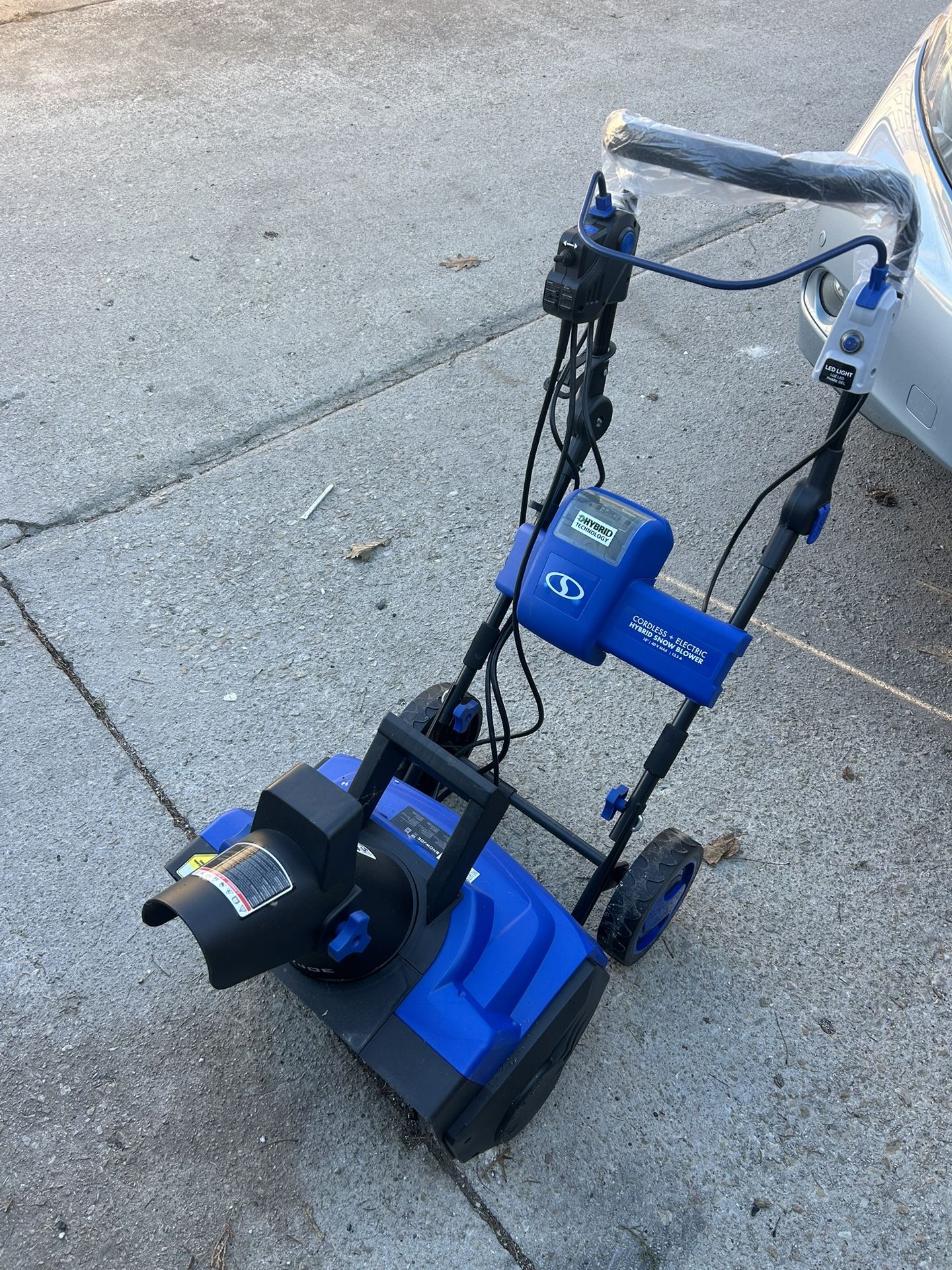 Snow Joe iON18SB-HYB 40V 4.0 Ah Hybrid Cordless or Electric Cordless Snow Blower