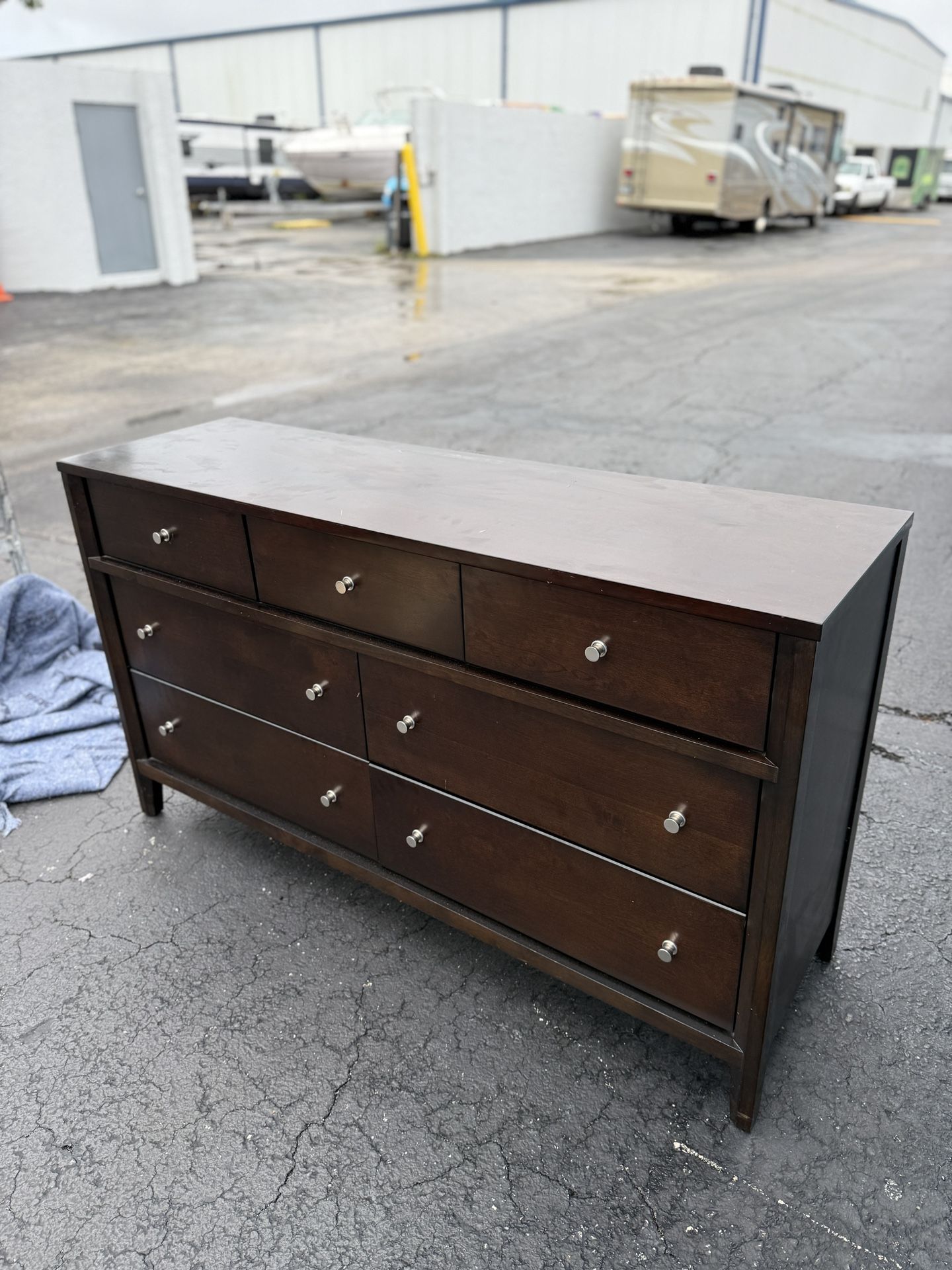 Dresser With Mirror
