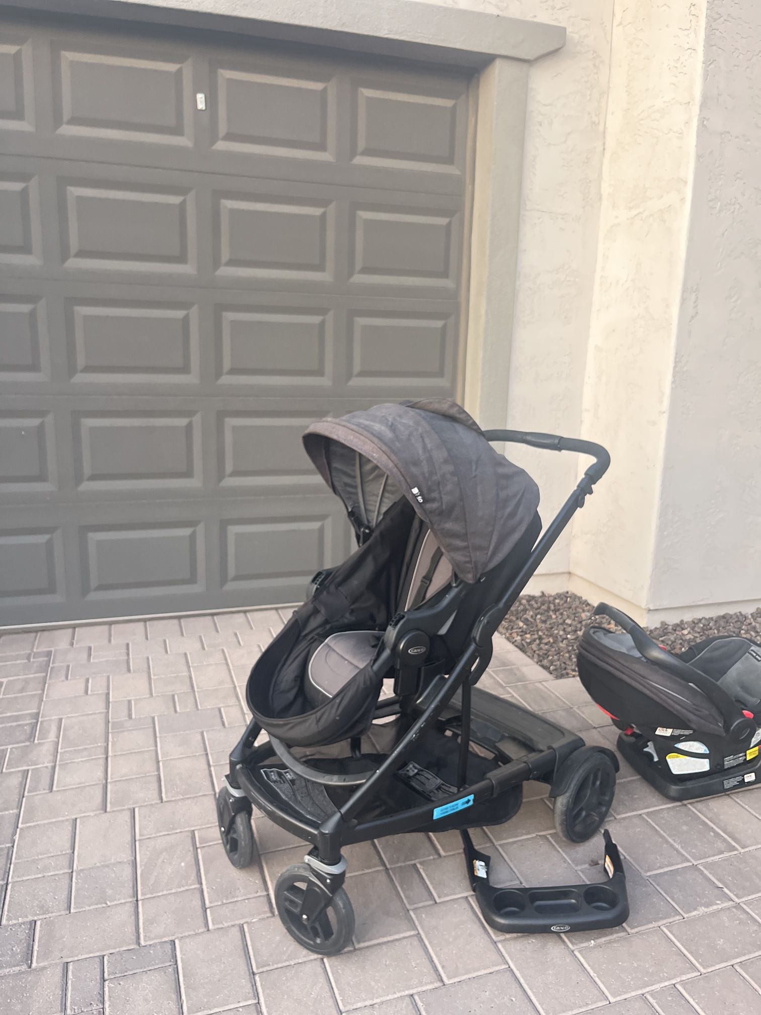 Graco Stroller Adjusts To Different Positions & Car seat