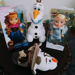 2 Frozen Collectibles/2 Stuffed Frozen Characters