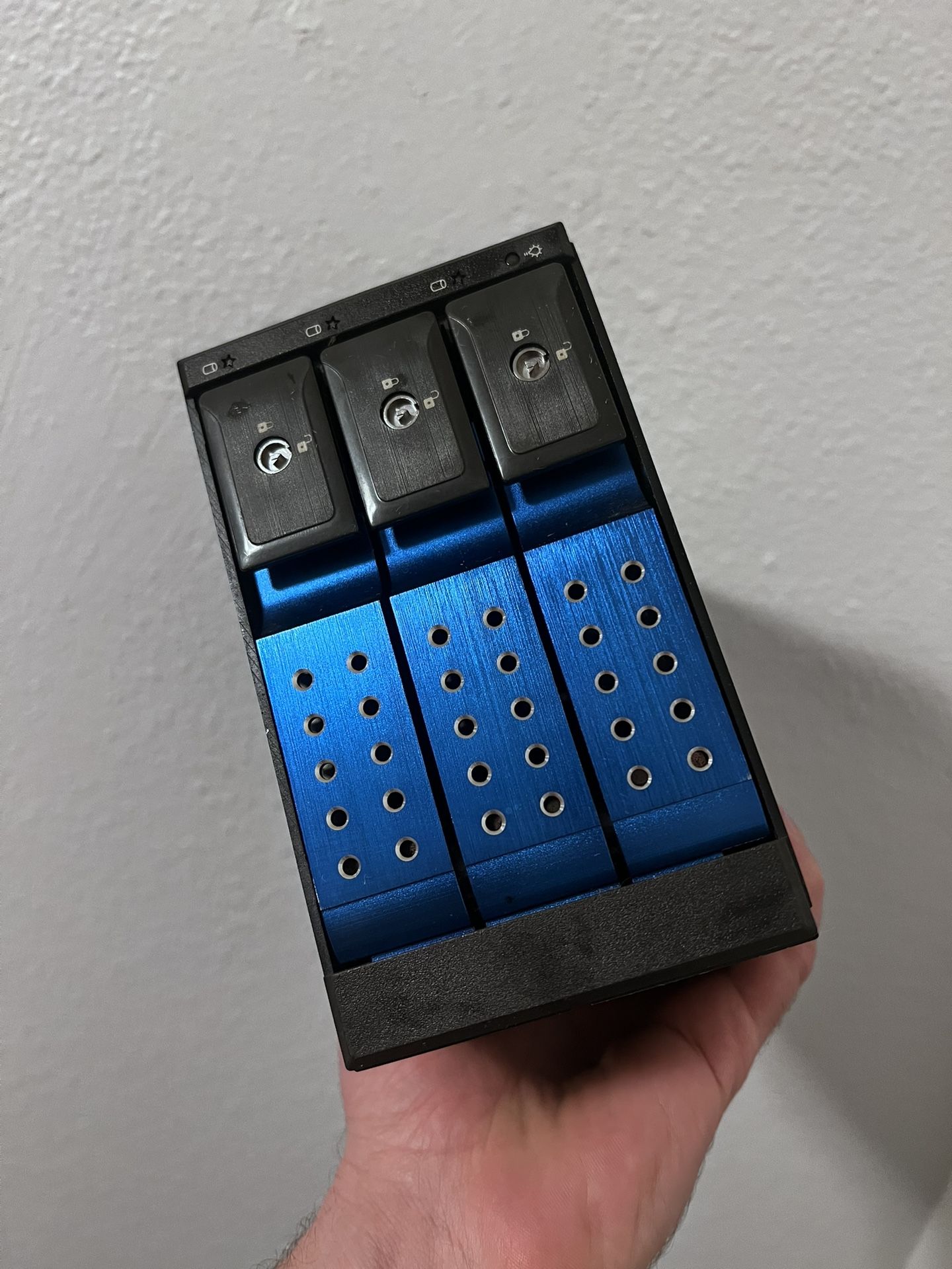 iStarUSA Group Component and Others (BPN-DE230SS-BLUE