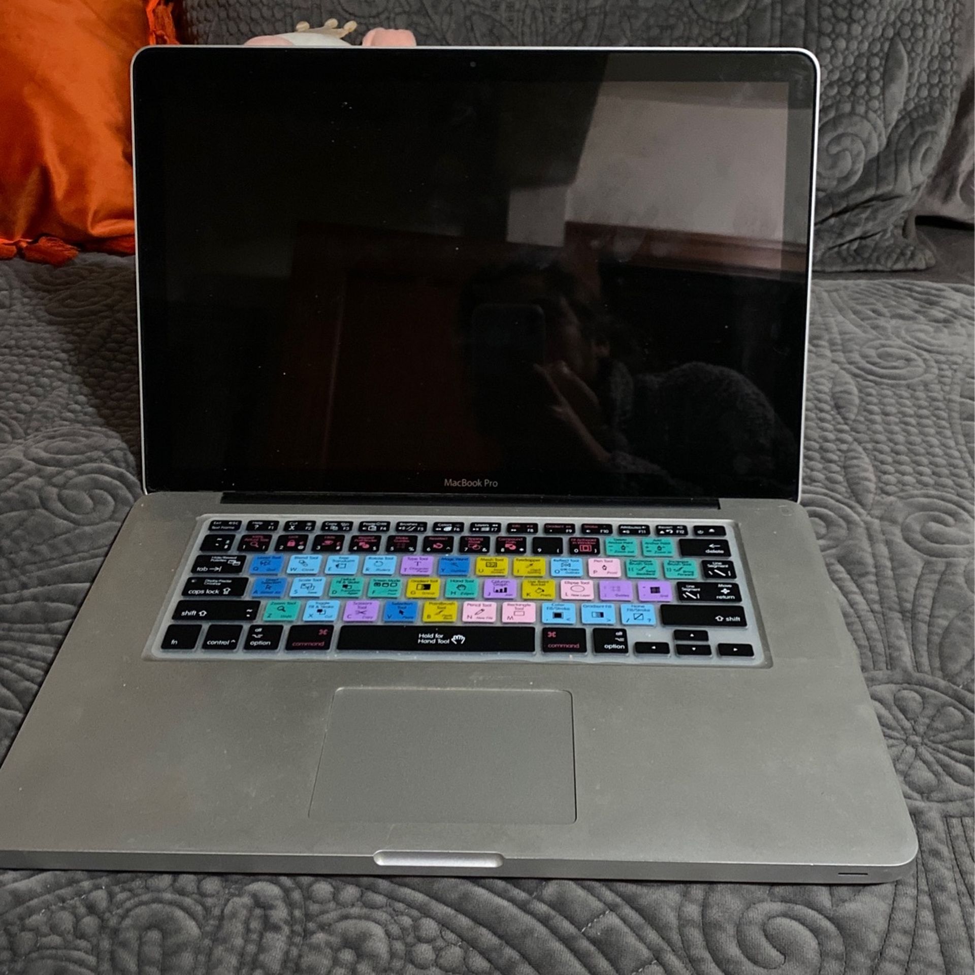 Mackbook Pro 15 Inch Fully Workable But Needs To Be Charged