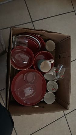 Plates / cups