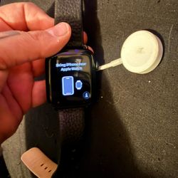 Used Apple Watch SE GPS 44 Mm - Leather Band & Cable