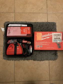 Milwaukee 2401-22 M12 12V Lithium-Ion Cordless 1/4" Hex Screwdriver Kit