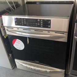 New Scratch And Dent Frigidaire Gallery 4 Burner Glass Top Induction Slide In Stainless Steel Range. 1 Year Warranty 