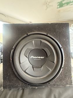 Pioneer Subwoofer in Carpeted Enclosure Box