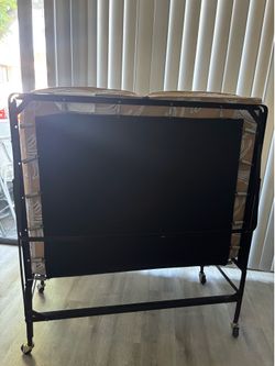fold up bed (barely used)