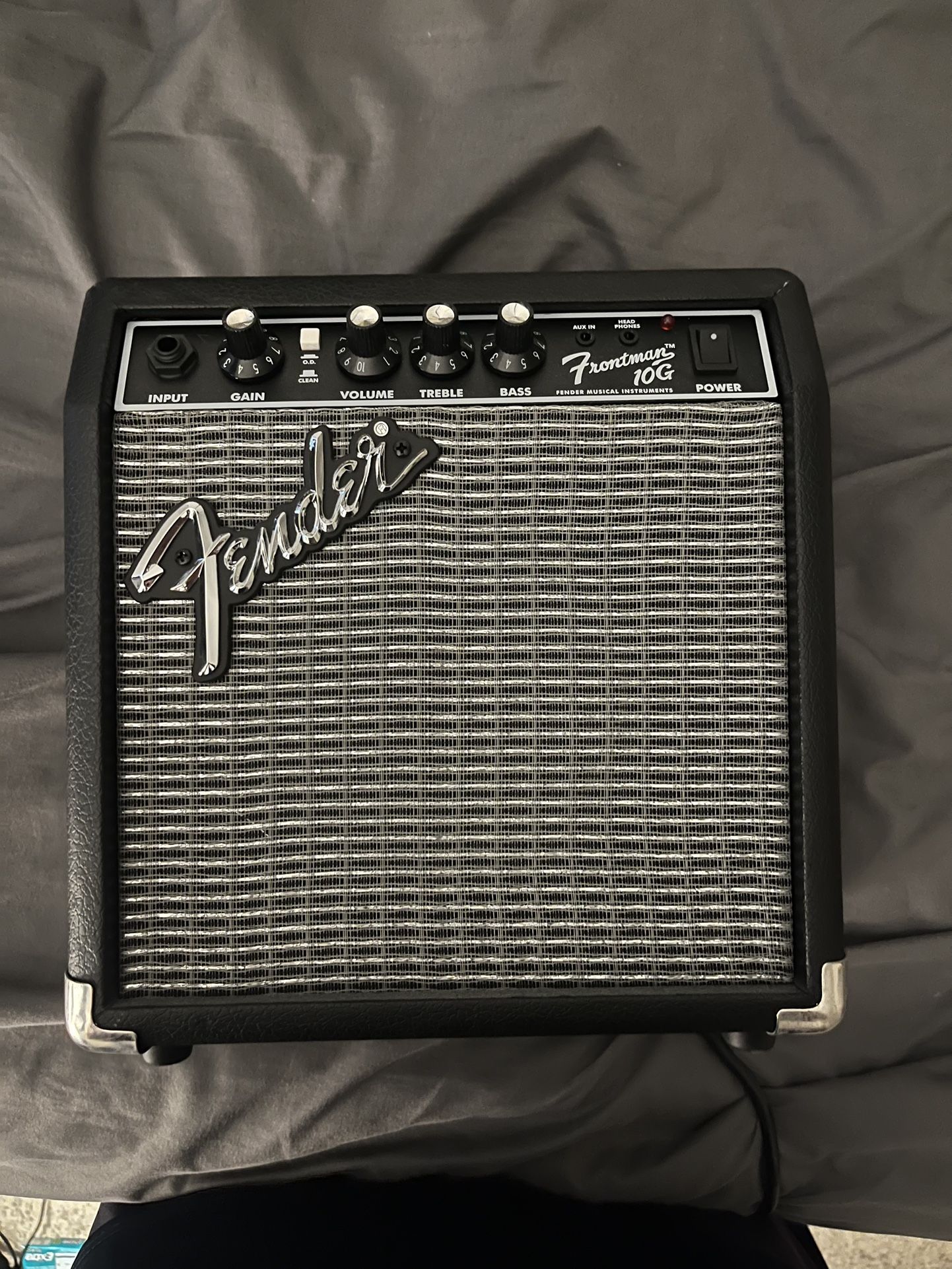 fender frontman 10 watt amp comes with tuner and cord