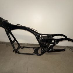 2013 CVO ROAD KING FLHRSE5 FRAME ONLY