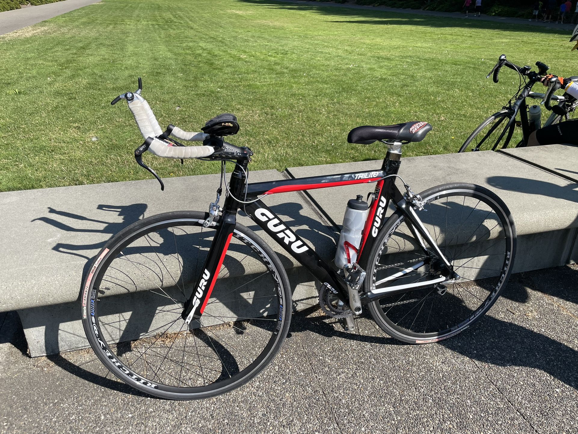TRADE Guru Trilite Triathlon Carbon Fiber Bike for Sale in Everett