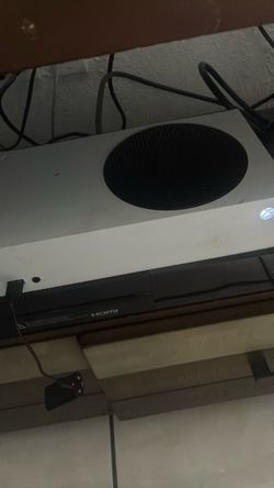 Xbox series s with one controller