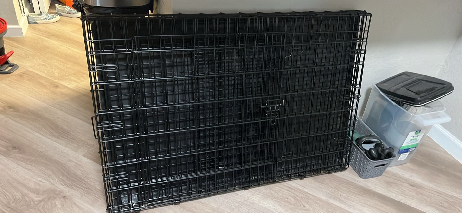Xl Dog Kennel And Accessories