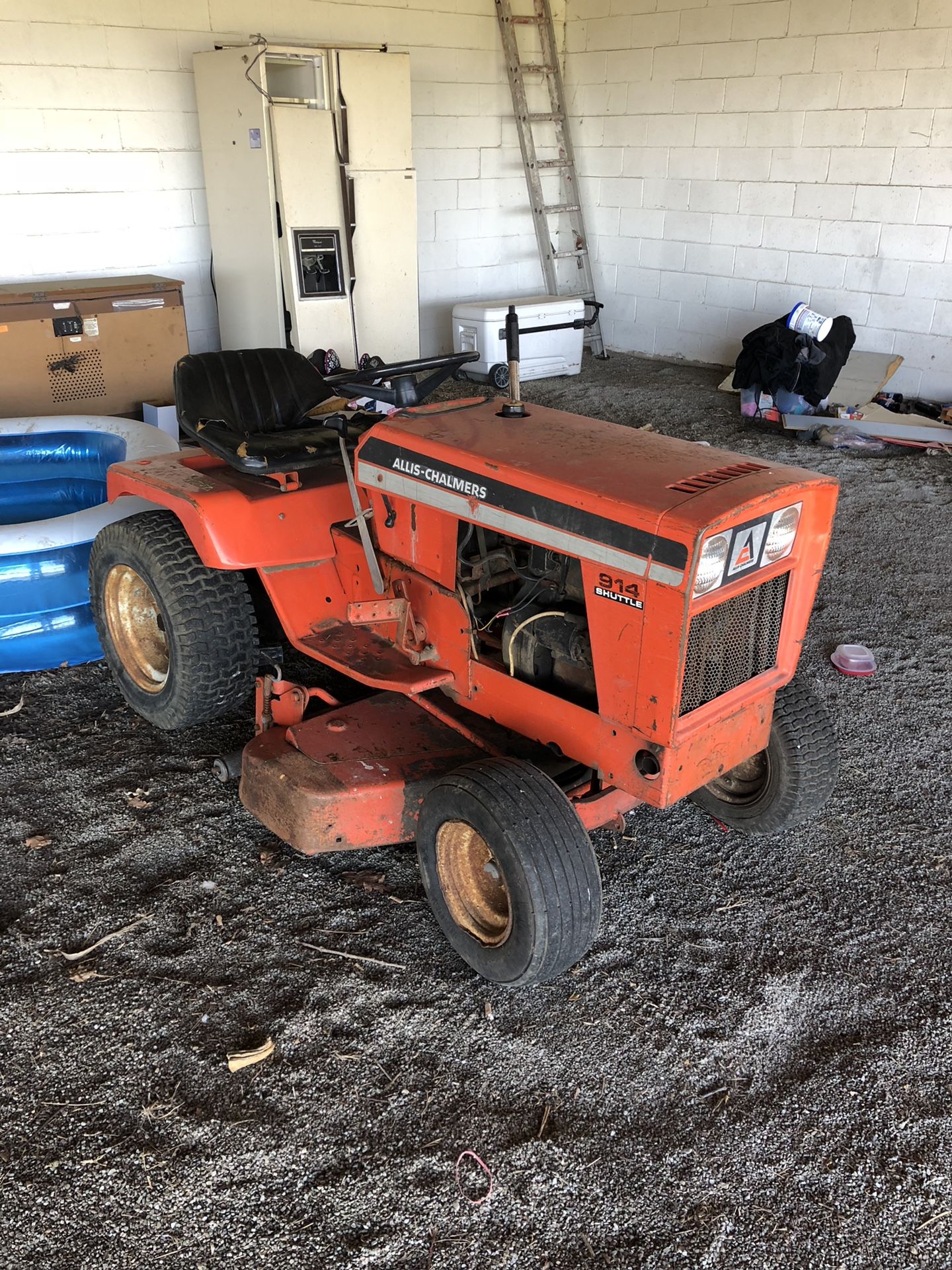 Allis-Chalmers 914 Shuttle