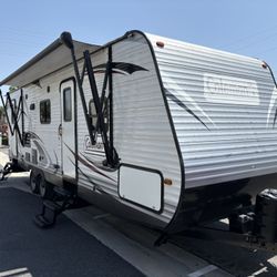 2015 Bunkhouse Sleeps 10  $13.500 