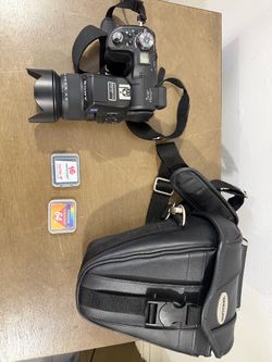 Sony Cyber-shot DSC-F828 Digital Camera + Vanguard Bag & Memory Cards