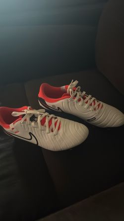 Soccer shoe