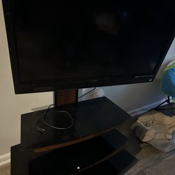 40 in Vizio TV With Stand