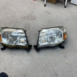 Toyota Tacoma 2005-2015 Headlights Used