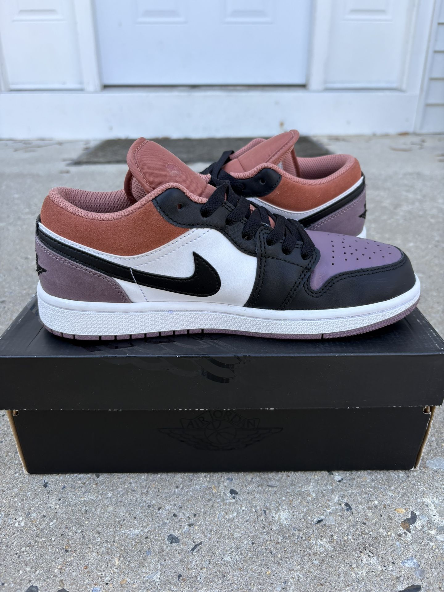 Jordan 1 Low “Sky J Mauve”