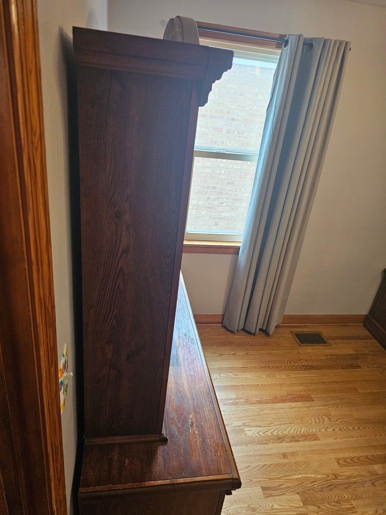 Bedroom Set.  Dresser, Mirror, Nightstand, Chest Of Drawers 