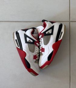 Jordan 4 fire red size 9