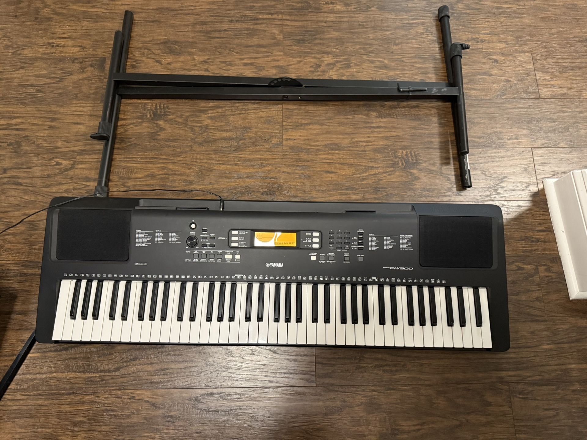 Yamaha PSR-EW300 Piano 