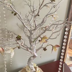 Tree For Decoration With Light And 3 Batteries Stand On The Mirror 