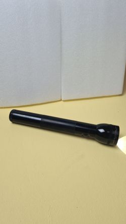 Flashlight maglite 3d cell with brand new Duracell batteries included