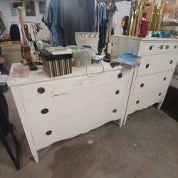 Nice  Dresser And Chester Drawer Set