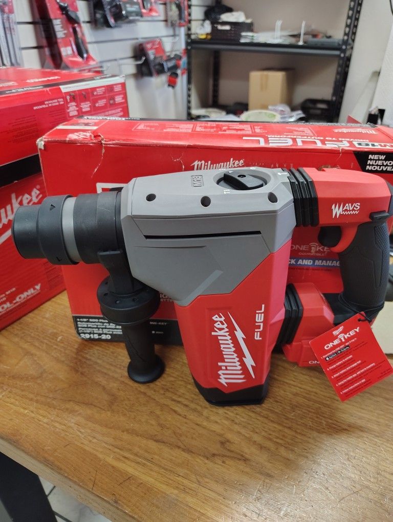 Milwaukee Fuel 1 1/8 Rotary Hammer SDS Plus