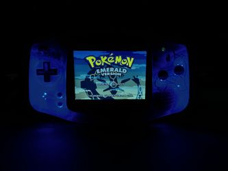 Modded Gameboy Advance With Pokémon Emerald 