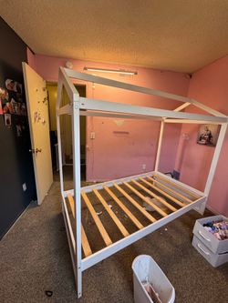 Twin house bed