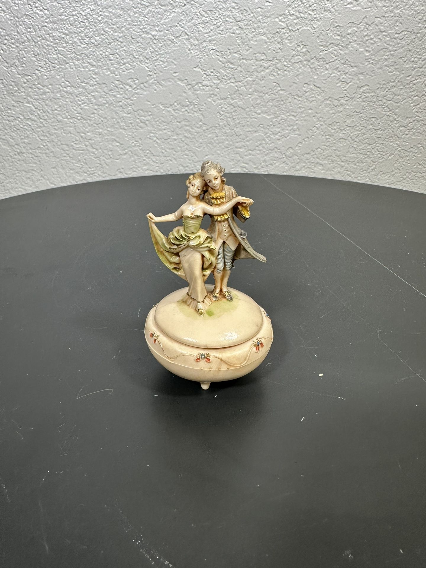 Vintage Fontanini Depose Italy 81 Trinket Box Colonial Man Woman Spider Mark #2