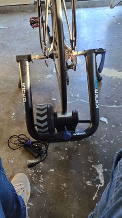 Wahoo Kicker Snap Bike Trainer