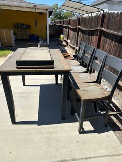 Table/Chairs
