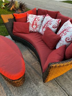 Half round patio sofa w/cushions