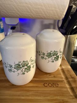 Vintage: Corelle Green Ivy Salt & Pepper shakers