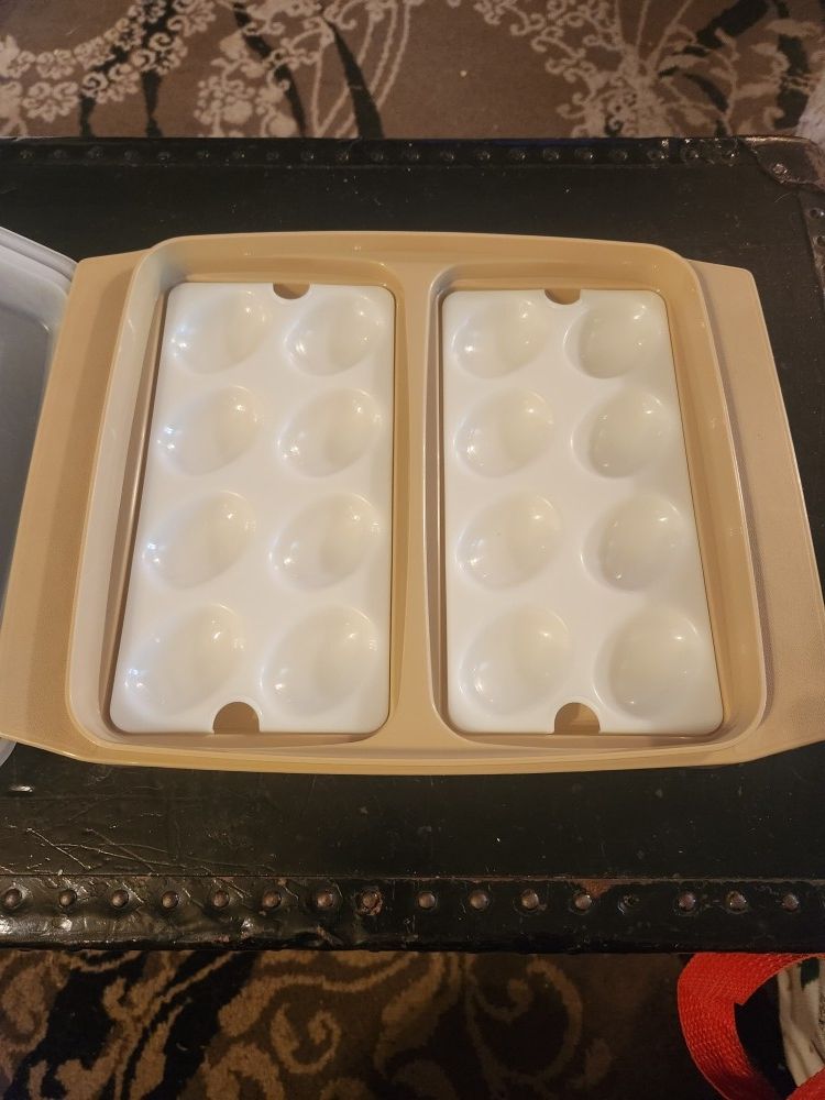 Vintage Tupperware Deviled Egg (723-2)