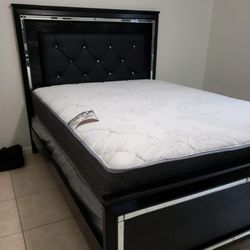NEW QUEEN MATTRESS WITH BOX SPRING ♨️ Bed frame is not available
